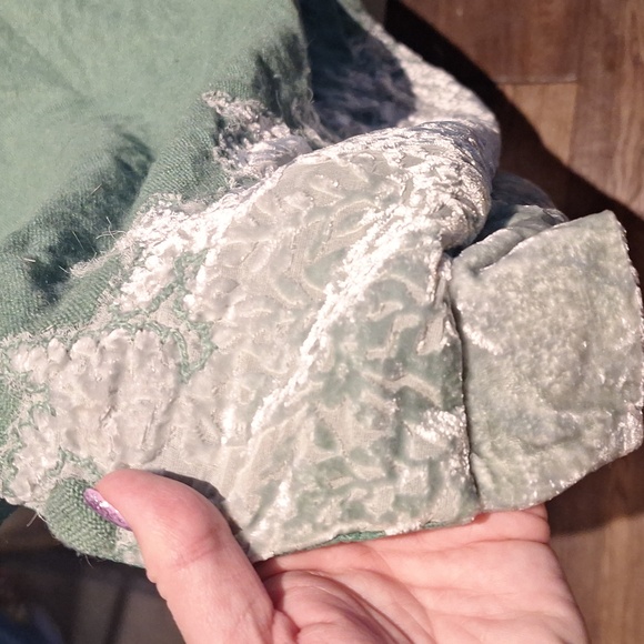 Kevin Obrien Green Throw - Picture 2 of 4